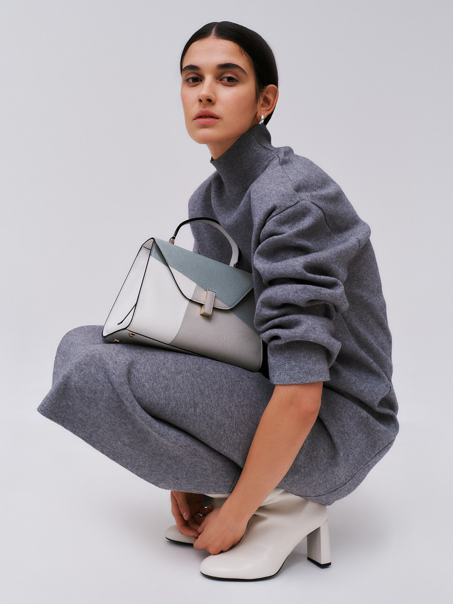 Valextra, Milan, Small Leather Goods, Iside, Handbag, Tangram, Benjamin Grillon, Creative Direction, Art Direction, Campaign, Sarah Blais, Monika Tatalovic, Xavier Rougeaux, Neo Investment Partners, Daniel Belhassen, Matilde Giannetti, Monster Management, Julia Asaro, Chris Boals. Mattia Andreoli, Noe Investment Partners, David Belhassen 