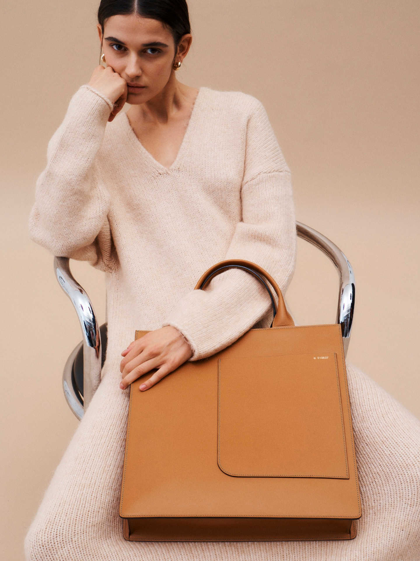 Valextra, Milan, Small Leather Goods, Iside, Handbag, Tangram, Benjamin Grillon, Creative Direction, Art Direction, Campaign, Sarah Blais, Monika Tatalovic, Xavier Rougeaux, Neo Investment Partners, Daniel Belhassen, Matilde Giannetti, Monster Management, Julia Asaro, Chris Boals. Mattia Andreoli, Noe Investment Partners, David Belhassen 
